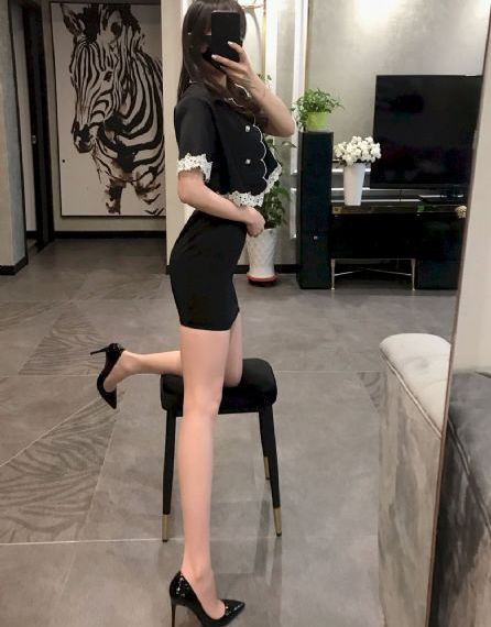 按摩室的女大学生