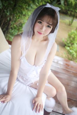 她在她老公面前被耍了