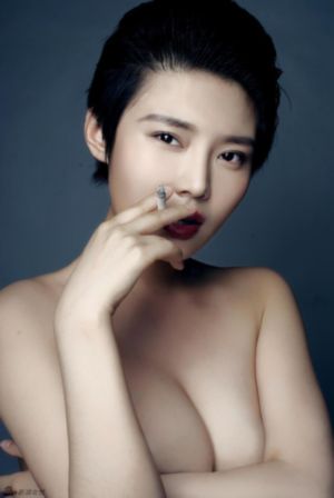 美女私密尿孔18