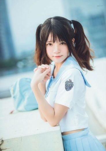 从天而降的女孩子从二楼掉下来了